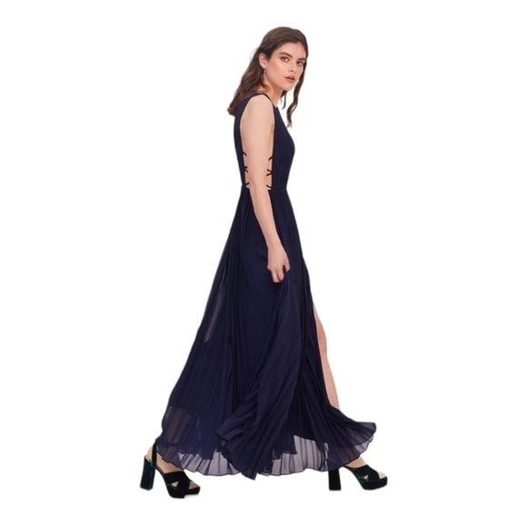 FAME AND PARTNERS Navy Blue Allegra Side Cutout Deep V Maxi Gown Size 8 - Picture 10 of 15